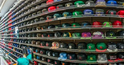 magasin de casquettes.